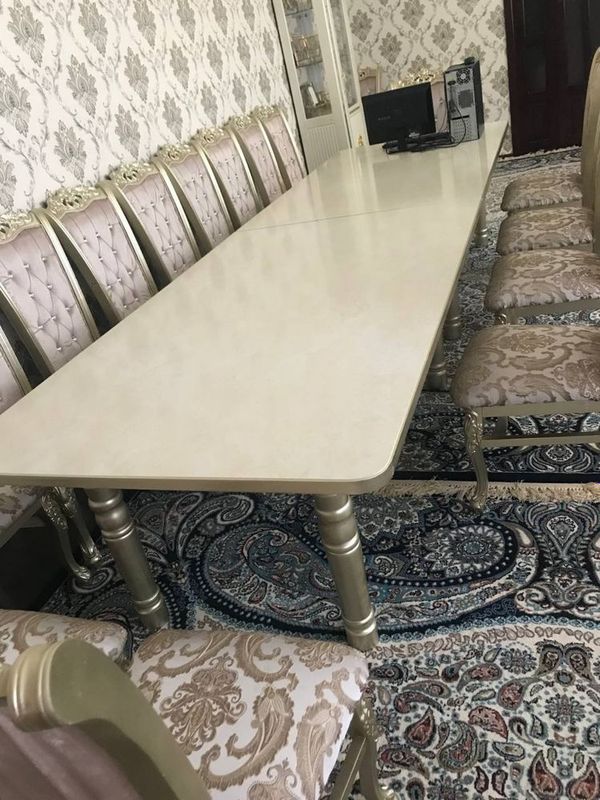 Продам стол стулья новые стульев 18 шт