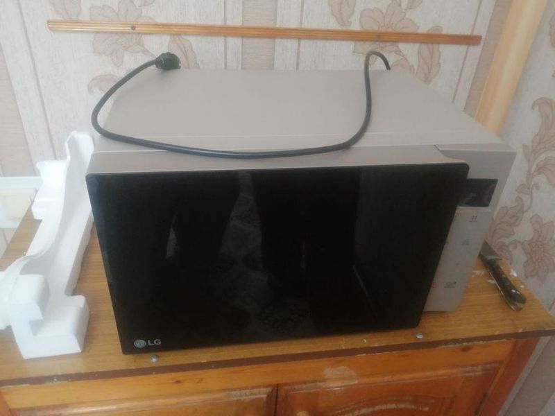 Продам новую микроволновую печь LG