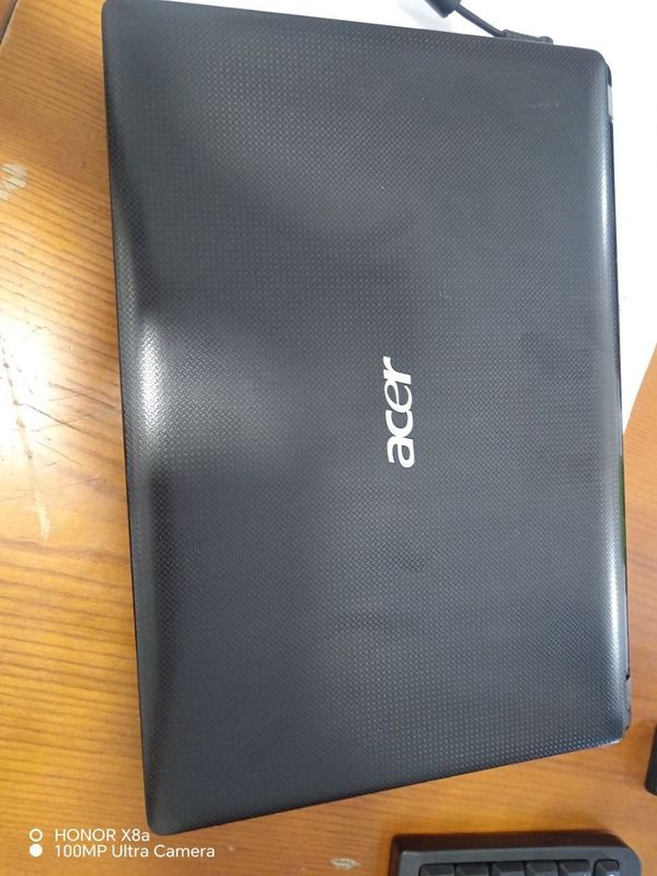 Noutbuk Acer sotiladi Noutbuk Acer sotiladi