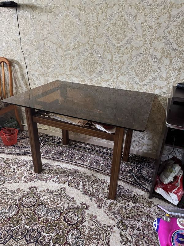 продается стеклянный стол продается стеклянный стол