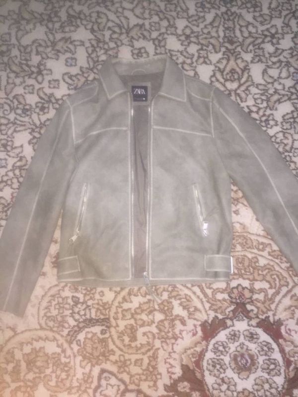 Zara jiletka ORIGINAL hammasi yaxwi Zara jiletka ORIGINAL hammasi yaxwi