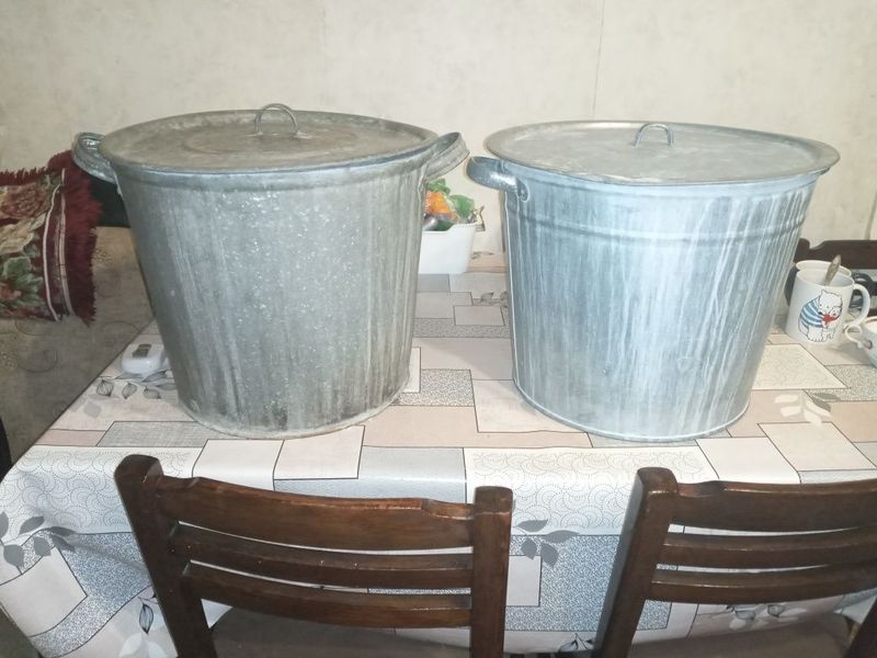 Продаю баки для кипячения. Цена за оба Продаю баки для кипячения. Цена за оба