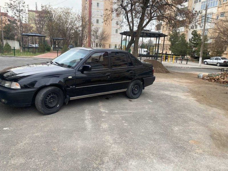 Автомобиль Daewoo Nexia 1