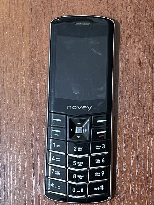Novey aura sotiladi srochno kelishamiz