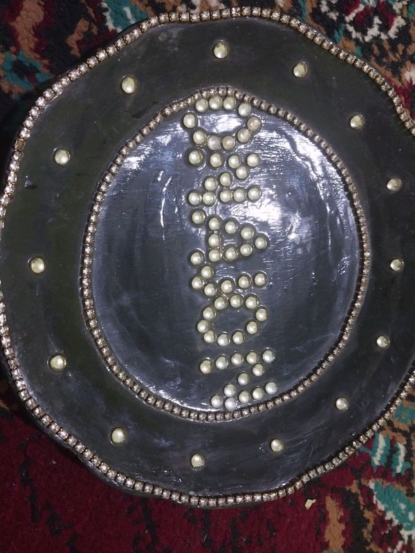 qolda yaslagan sanat asari qolda yaslagan sanat asari
