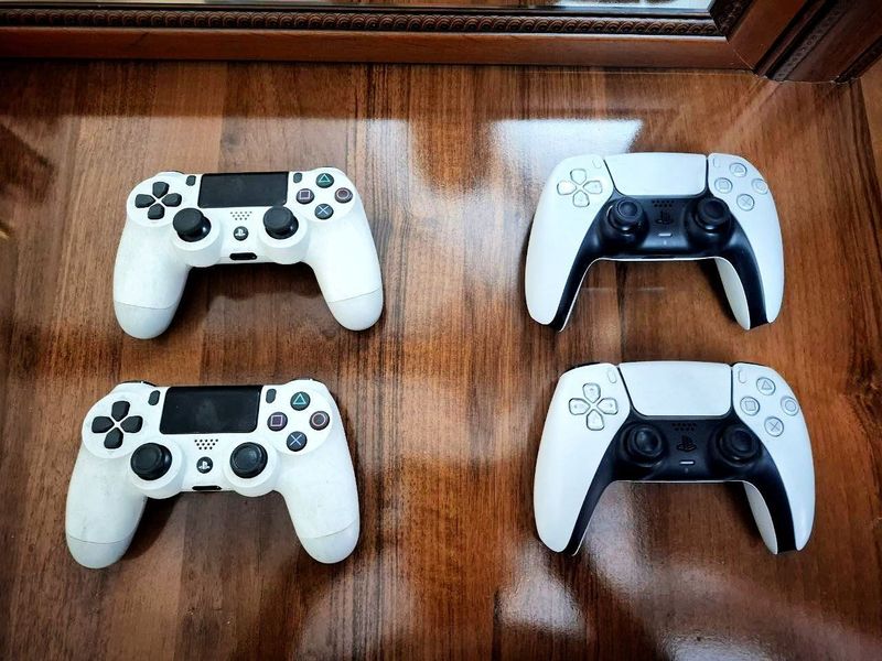 PlayStation 5 va 4 PlayStation 5 va 4