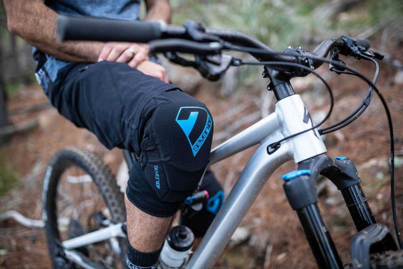 Защитные вело наколенники (knee pads) американской компании 7iDP Защитные вело наколенники (knee pads) американской компании 7iDP