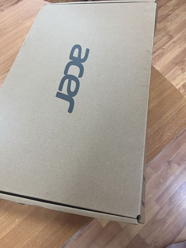Ноутбук Acer в коробке