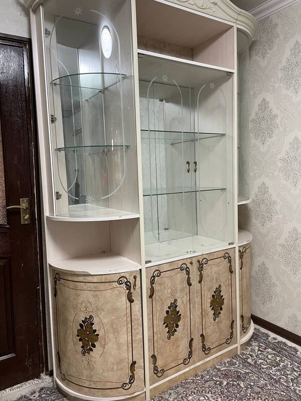 Elegant mebel devor sotiladi!