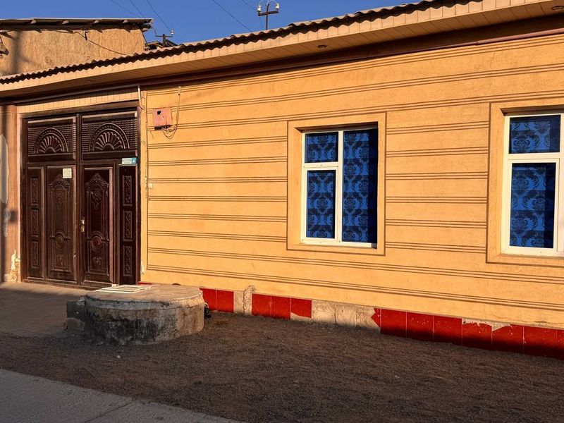 Ховли сотилади хамма нерсалари билан Ховли сотилади хамма нерсалари билан