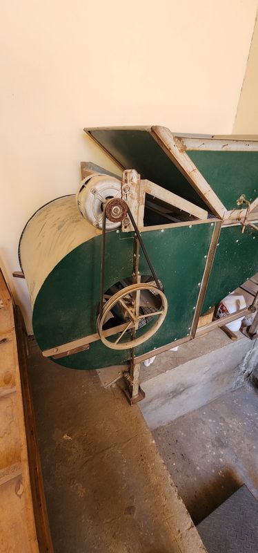 Elevator Sotiladi Pista tozalidgan Elevator Sotiladi Pista tozalidgan