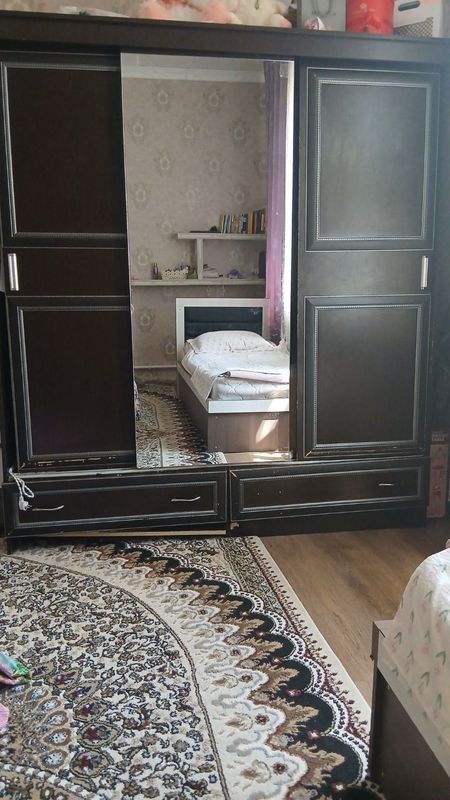 Zudlik bilan shkaf sotiladi Zudlik bilan shkaf sotiladi