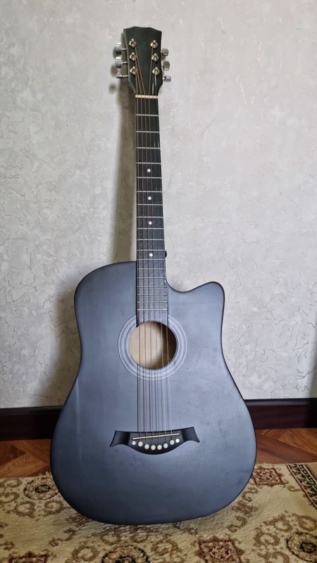Gitara yangi va judayam yaxshi musiqa asbobi Gitara yangi va judayam yaxshi musiqa asbobi