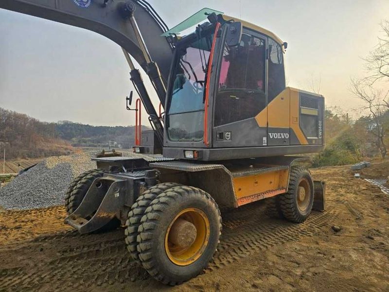 Сотилади!!! Экскаватор Volvo EW140E