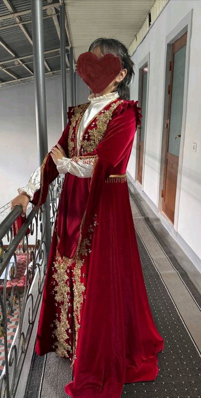 Abaya , Salom va oq koylegi bilan Abaya , Salom va oq koylegi bilan