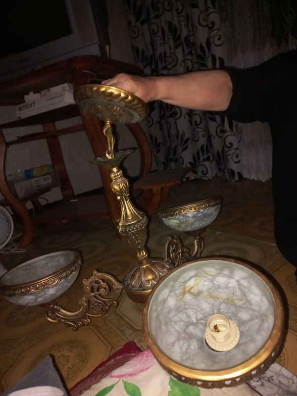 Люстра для зала и спальни