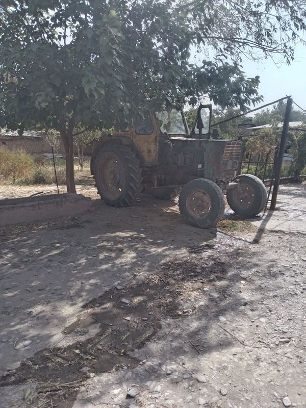 Traktor sotiladi Traktor sotiladi