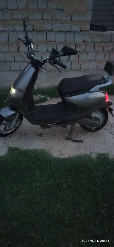 Skuter sotiladi 4yarim milion Skuter sotiladi 4yarim milion