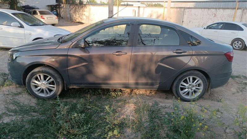 Lada vesta 1.8 sotiladi Lada vesta 1.8 sotiladi