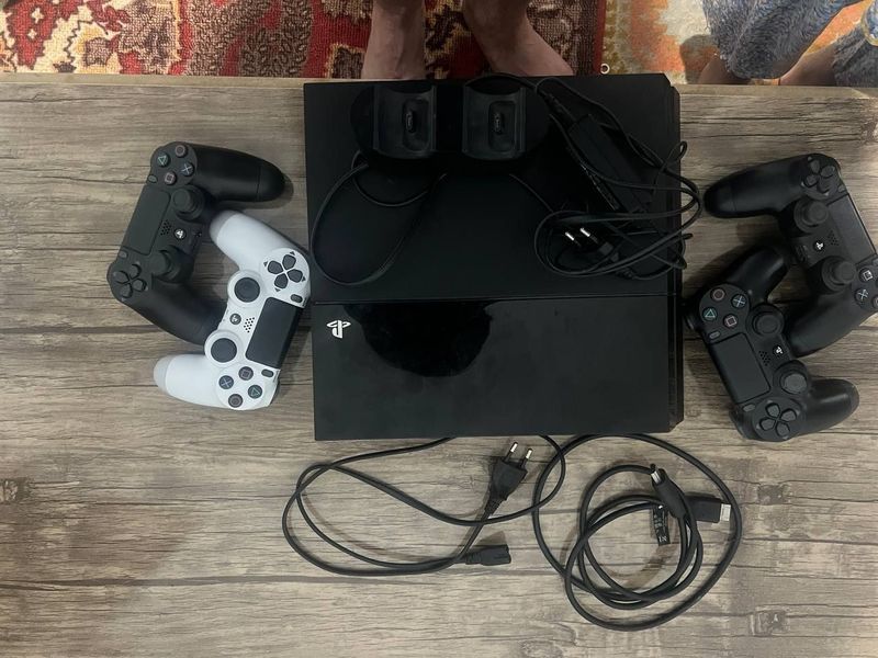 2ta Ps 4 sotiladi. 2ta Ps 4 sotiladi.
