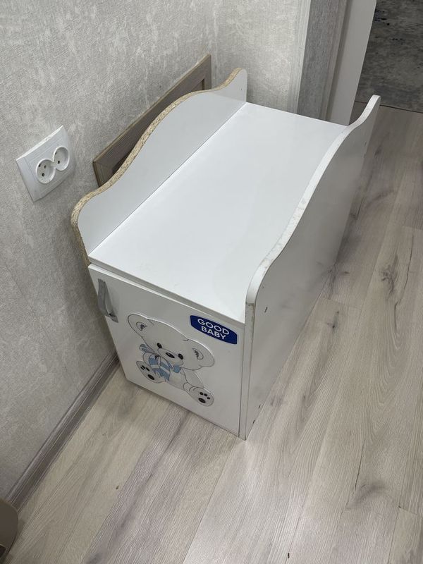 Отдам даром детскую кровать и тумбу Отдам даром детскую кровать и тумбу