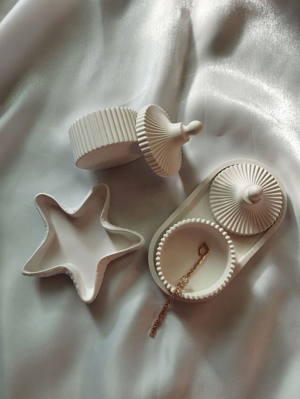 Gipsdan decor idishgʻari taqinchoqlar uchun Gipsdan decor idishgʻari taqinchoqlar uchun
