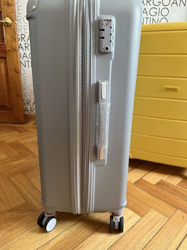 Продам чемоданы большие 28’’