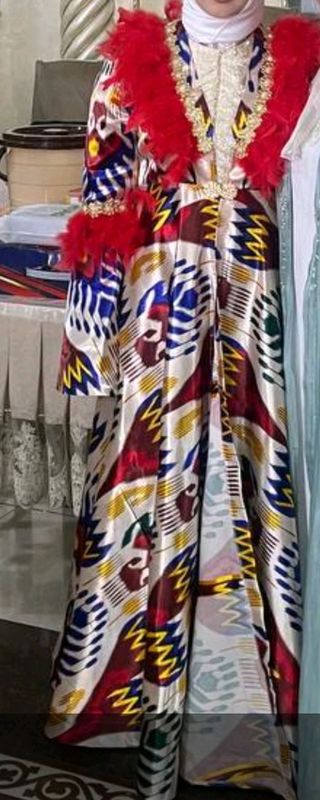 toʻyda kiyilgan holos holati yahshi atigi 100 min toʻyda kiyilgan holos holati yahshi atigi 100 min
