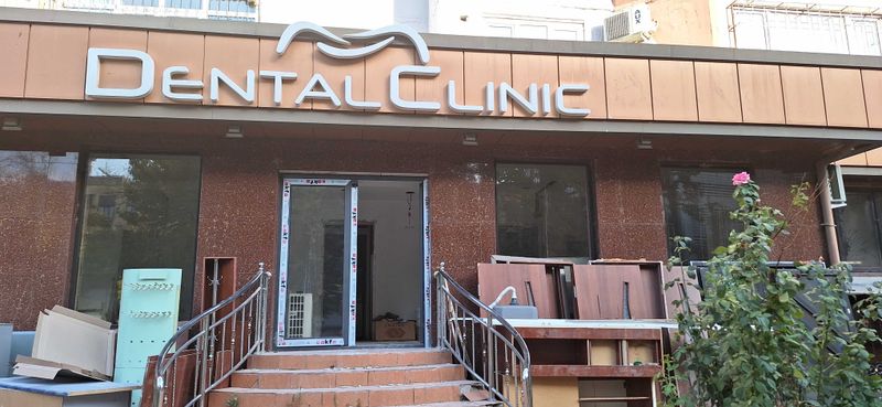 Продаю сотилади б/у Dental clinic тулик лед ёнадиган харфлари реклама