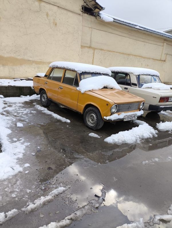 Vaz 21011 sotiladi