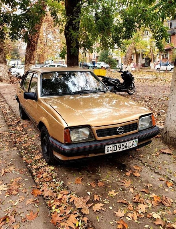 OPEL ASCONA сотилади