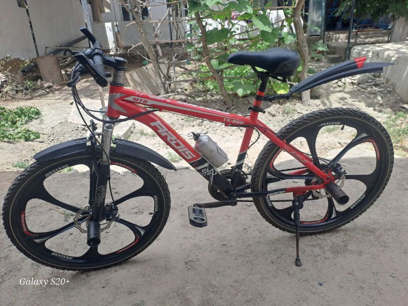 Velosiped srochni sotiladi