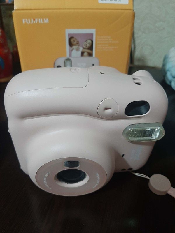 Камера моментальной печати фотоаппарат Instax Mini 11 Камера моментальной печати фотоаппарат Instax Mini 11