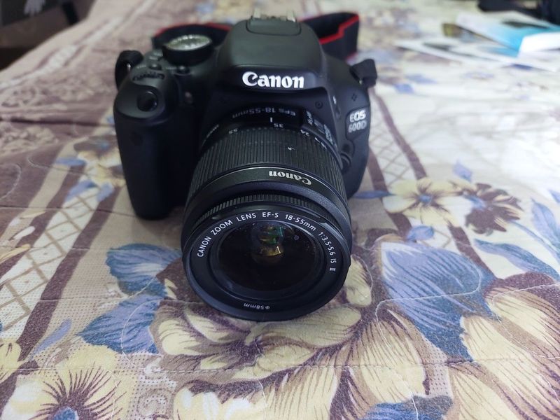 Продаётся фотоаппарат Canon EOS 600D