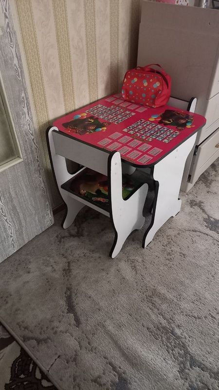 Продаётся детский стол и стулья