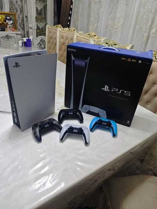 Продаю PlayStation 5 + 3 оригинальных джойстика + игры