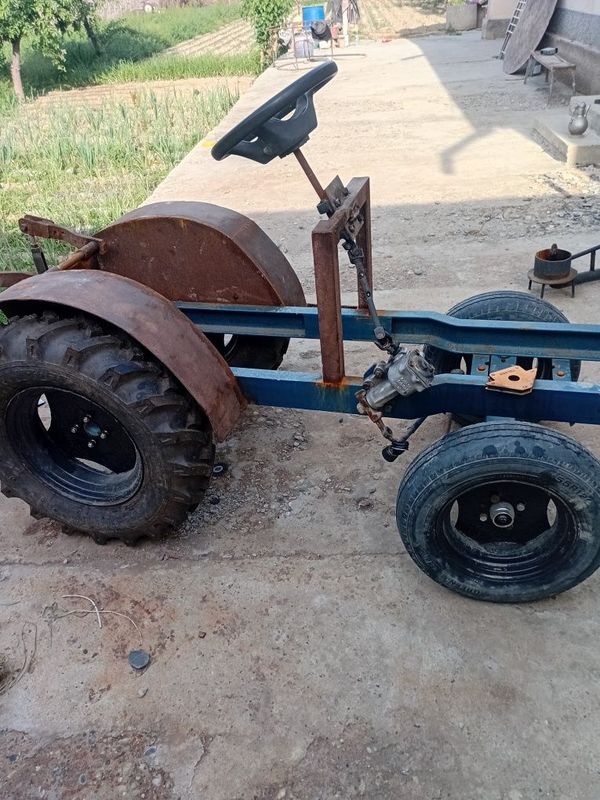 Mini traktor holati zur Mini traktor holati zur