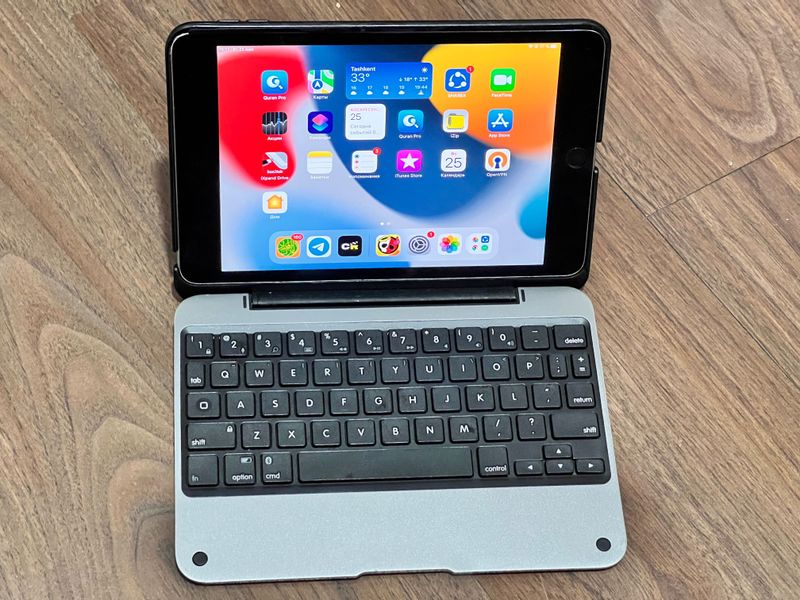 Apple iPad Mini 4 256GB + Чехол кейс клавиатура под "Macbook" из США. Apple iPad Mini 4 256GB + Чехол кейс клавиатура под "Macbook" из США.