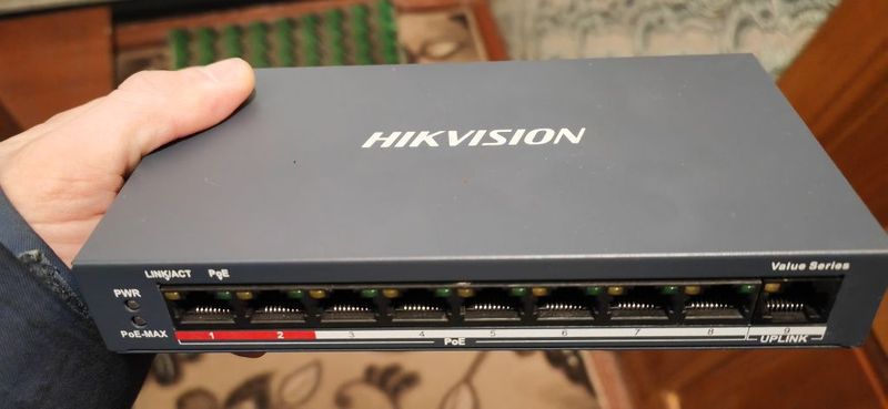 Продаю PoE-коммутатор HIKVISION DS-3E0109P-E/M(B)