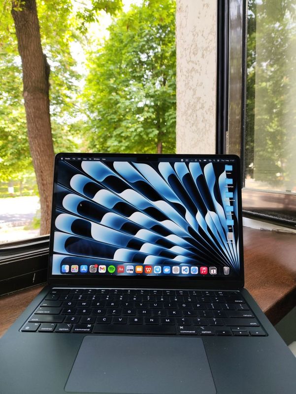 MacBook Air M3 8/256 Midnight MacBook Air M3 8/256 Midnight