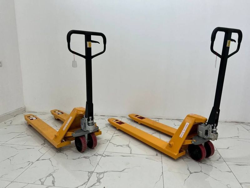Yangi transpalet (rohla) SAAB 3 tonna — 1150 mm uzunlik Yangi transpalet (rohla) SAAB 3 tonna — 1150 mm uzunlik