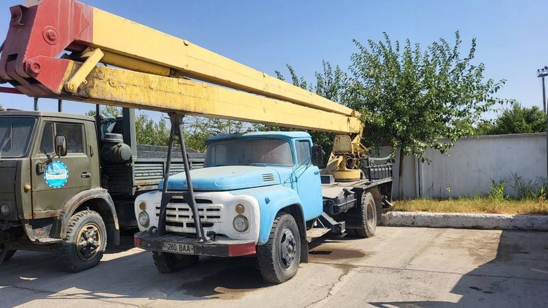 Zil aftovishka aftoko'targich sotiladi Zil aftovishka aftoko'targich sotiladi
