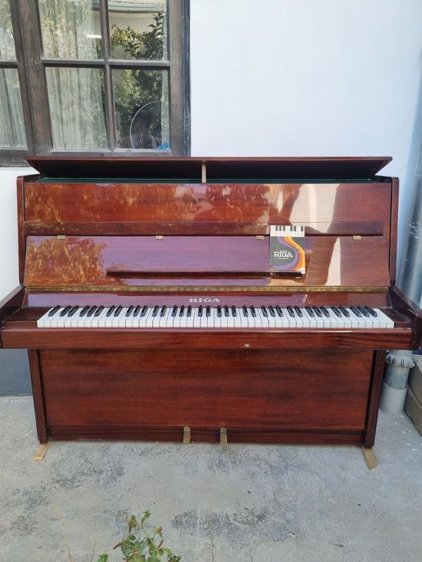 Pianino sotiladi Pianino sotiladi