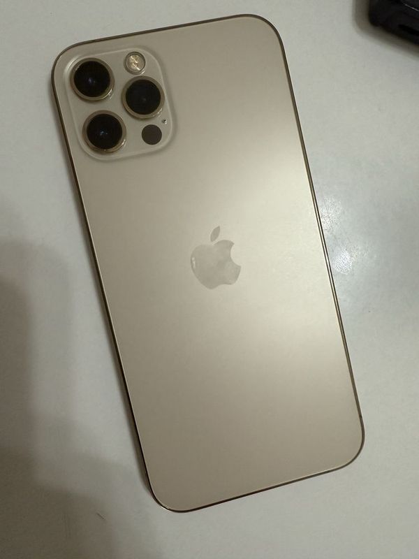 Phone 12 pro sotiladi 76 emkost 128gb gold svet Phone 12 pro sotiladi 76 emkost 128gb gold svet