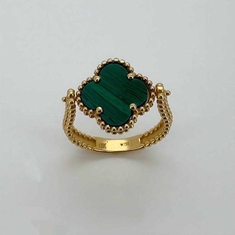 Золотое кольцо Van Cleef & Arpels. 750 пробы Золотое кольцо Van Cleef & Arpels. 750 пробы