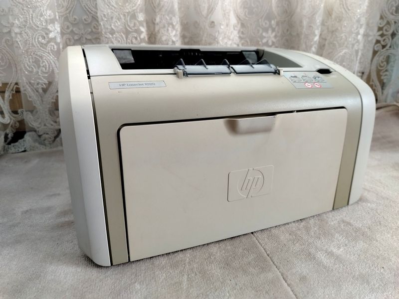 HP 1020 printer sotiladi (oq-qora)