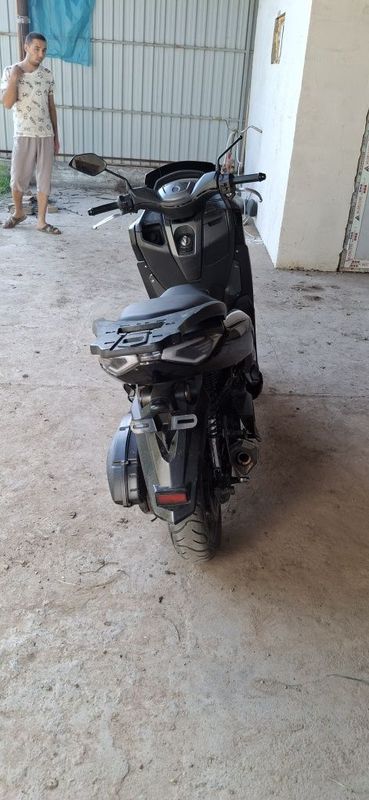 Motosikl, skuter sotiladi