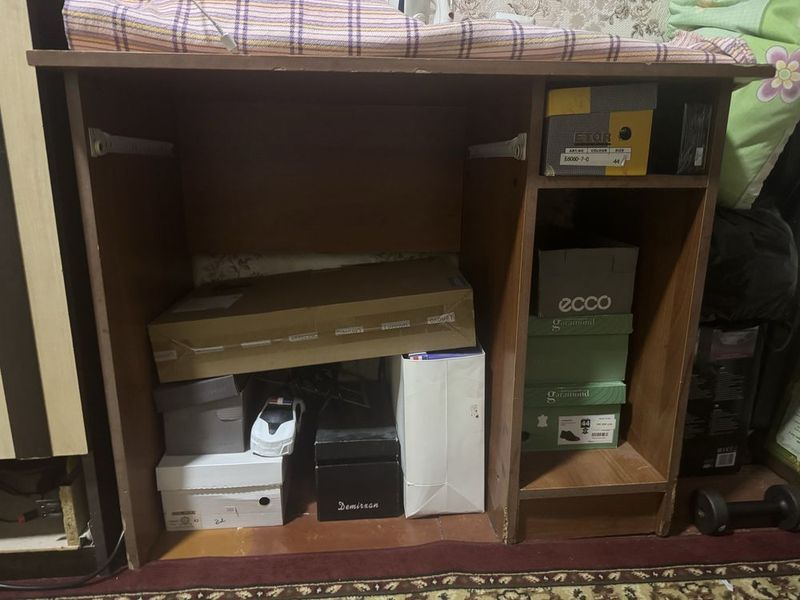 Шкаф, стол для компьютера, прихожка мебель Шкаф, стол для компьютера, прихожка мебель