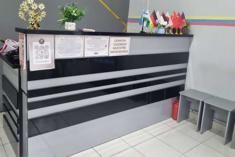 Resepshn va Doskalar sotiladi Resepshn va Doskalar sotiladi