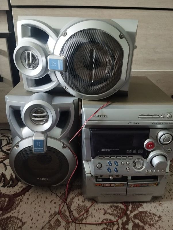 Продам музыкальное сентр за 500 тисяч сум Продам музыкальное сентр за 500 тисяч сум